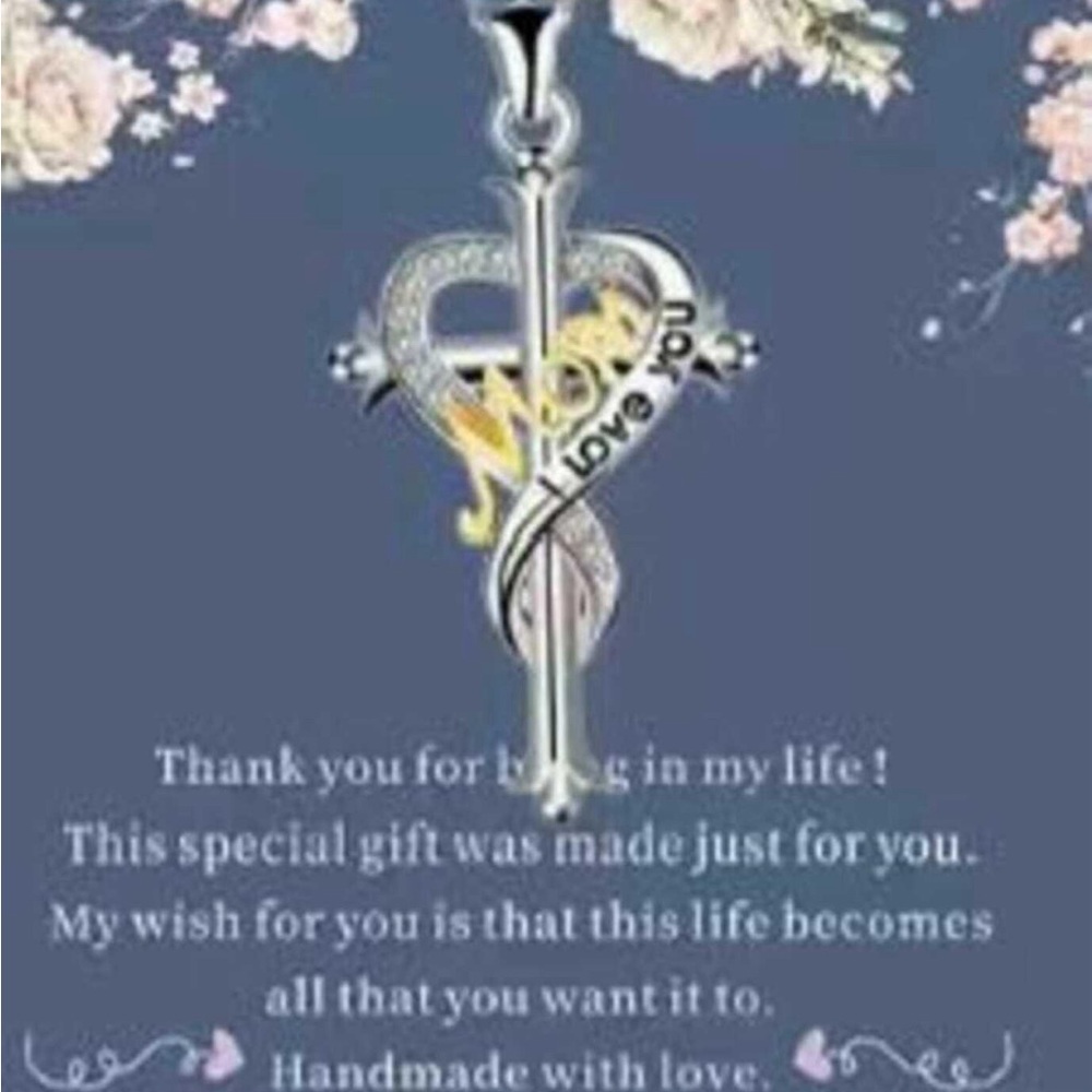“Mom I Love You” silver and gold heart/cross necklace with‎ card